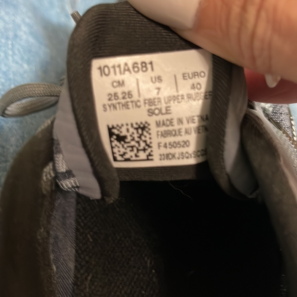 ASICS shoes - Picture 4 of 4